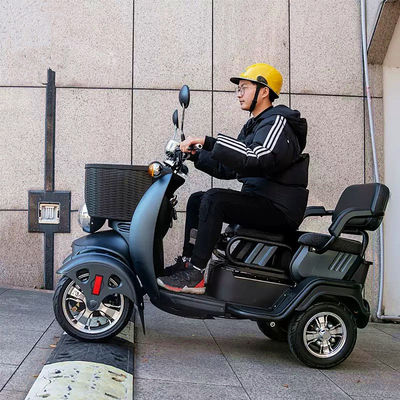 Veicolo elettrico domestico a quattro ruote piccolo scooter veicolo elettrico regolabile a tre posti per adulti e anziani per il tempo libero